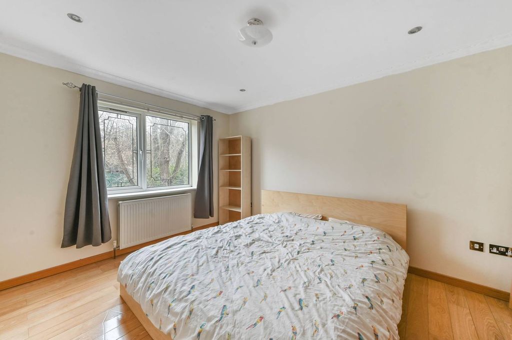 Property photo 1 of 5