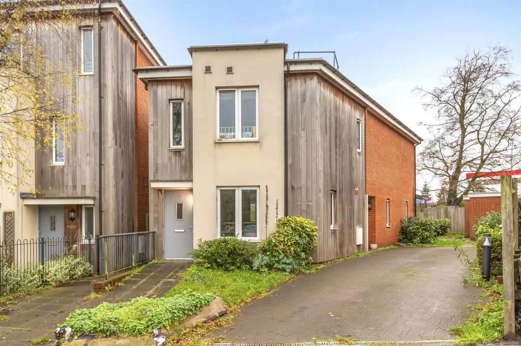 Property photo 1 of 11 1 Terriers End, Hp13 7Db-13.Jpg