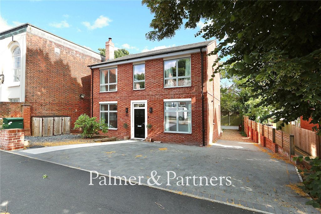 Property photo 1 of 47 Picture No. 04
