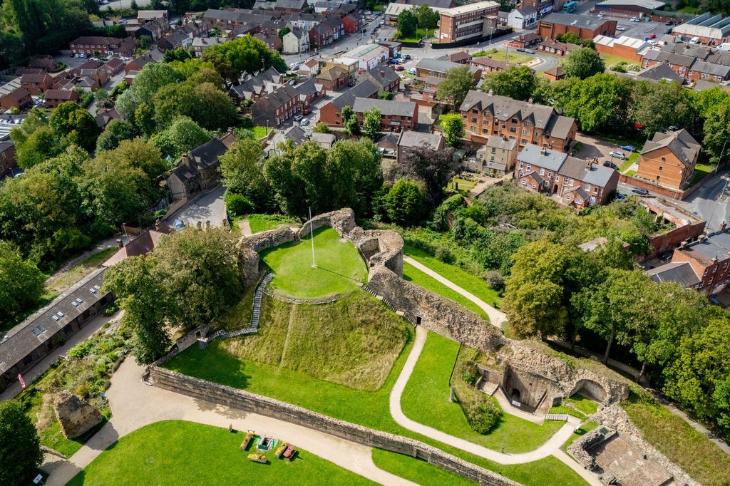 Property photo 2 of 43