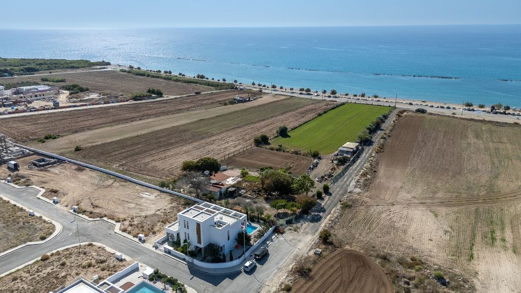 Property photo 3 of 54