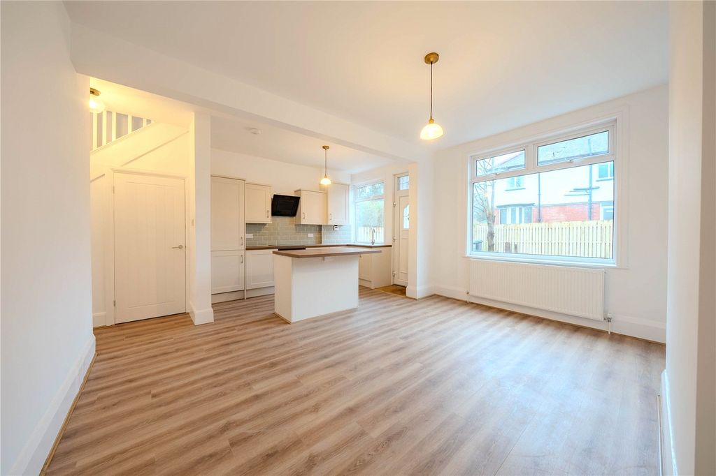 Property photo 3 of 17 Picture No. 11