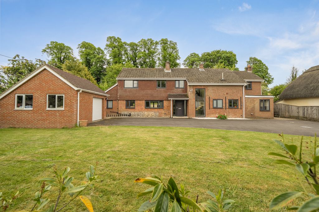 Property photo 1 of 18