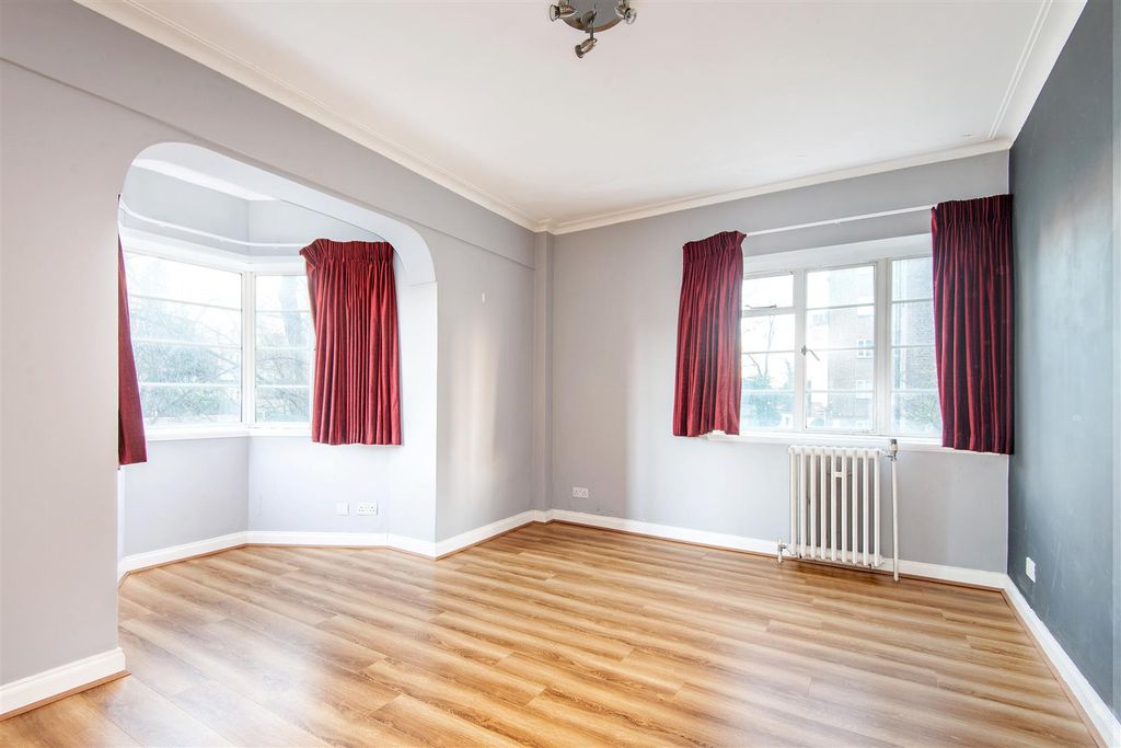 Property photo 2 of 9 21 Kendall Court Shoot Up Hill Nw2 3Pd(7).Jpg