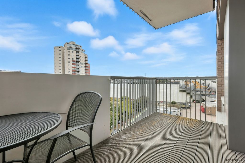 Property photo 3 of 18 4116594