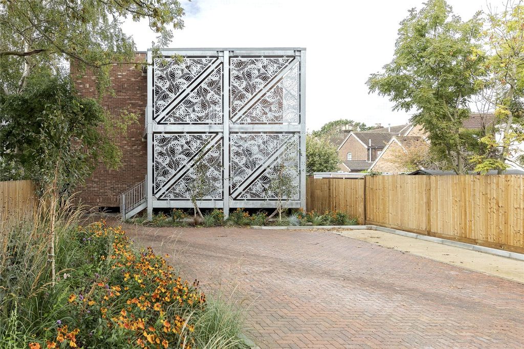 Property photo 3 of 6 West Sidings