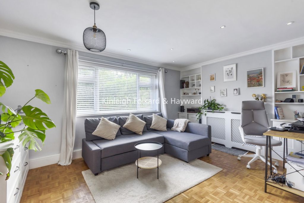 Property photo 2 of 6 3ba9E292-c60d-4Fe3-B
