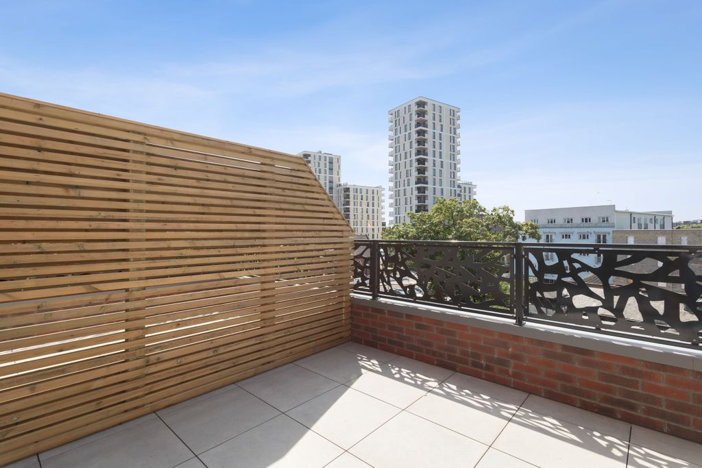 Property photo 3 of 10 Balcony