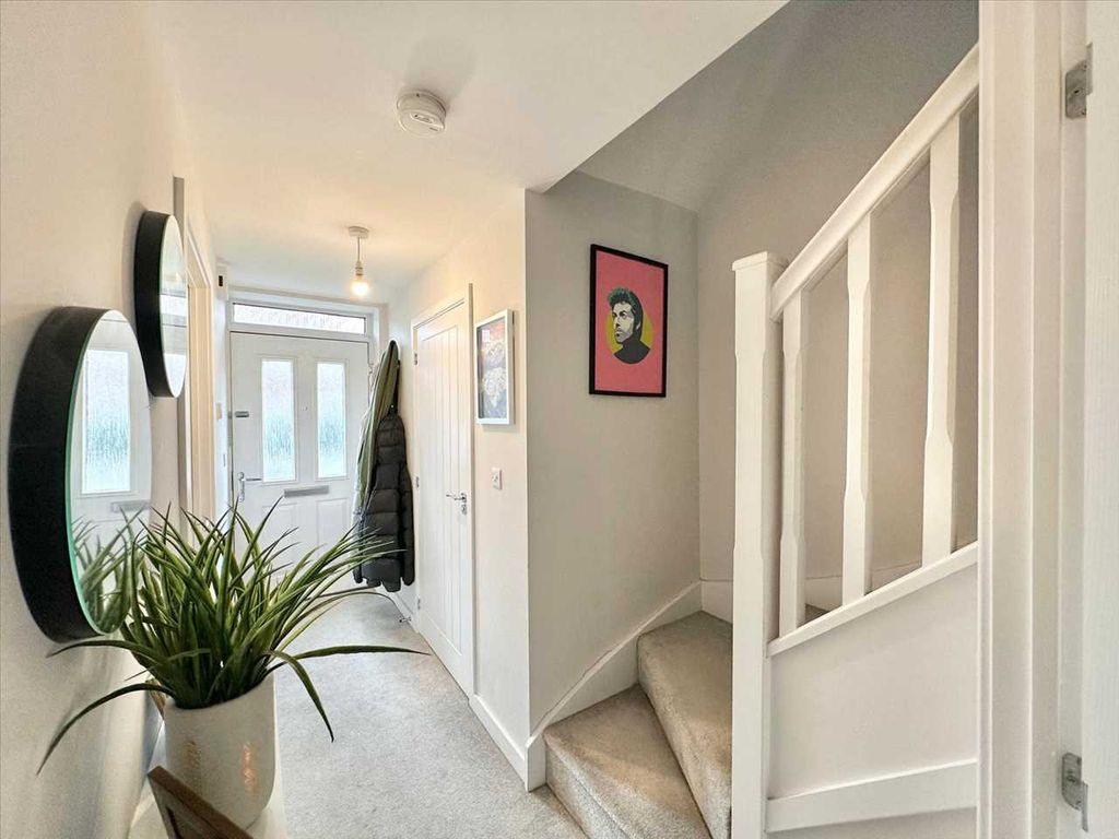 Property photo 2 of 21 Entrance Hallway