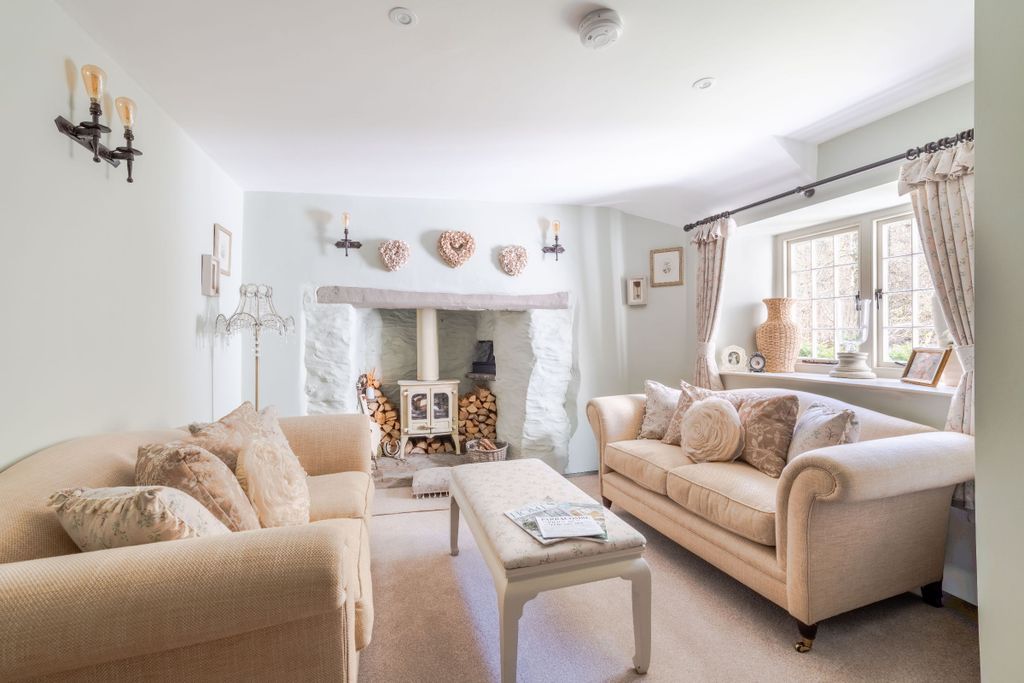 Property photo 3 of 49