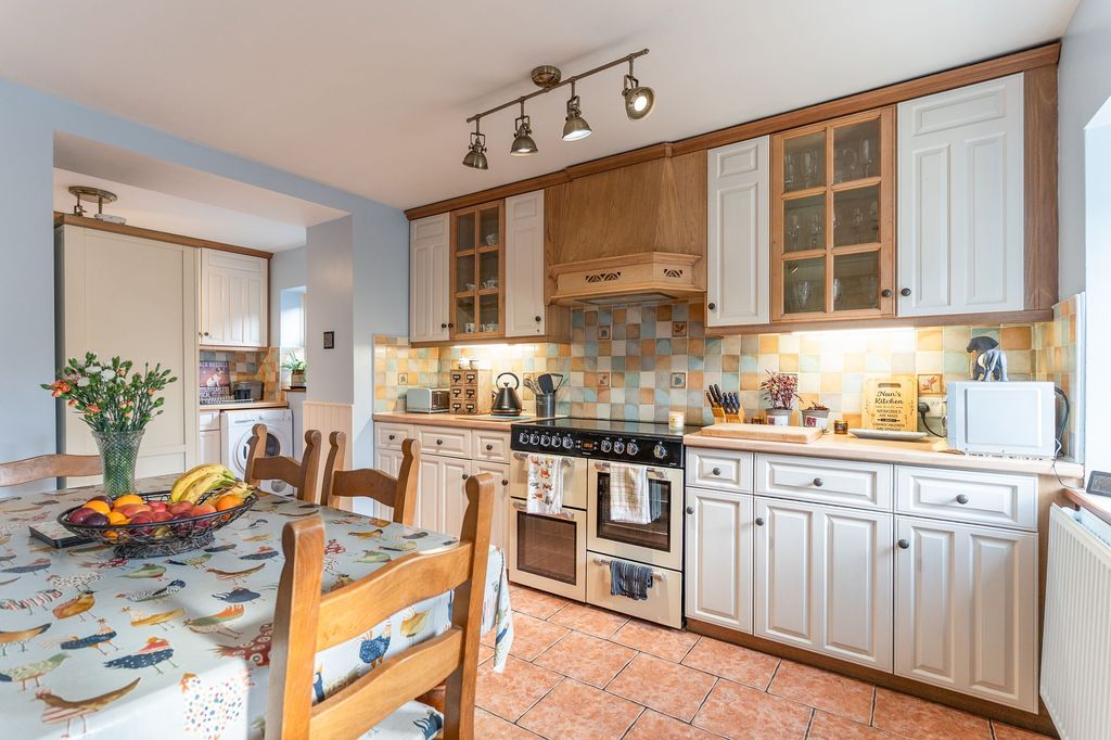 Property photo 2 of 37