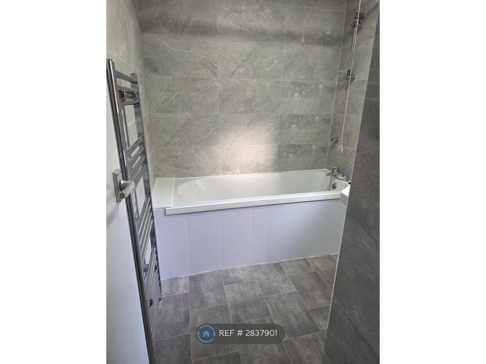 Property photo 3 of 16 Bathroom