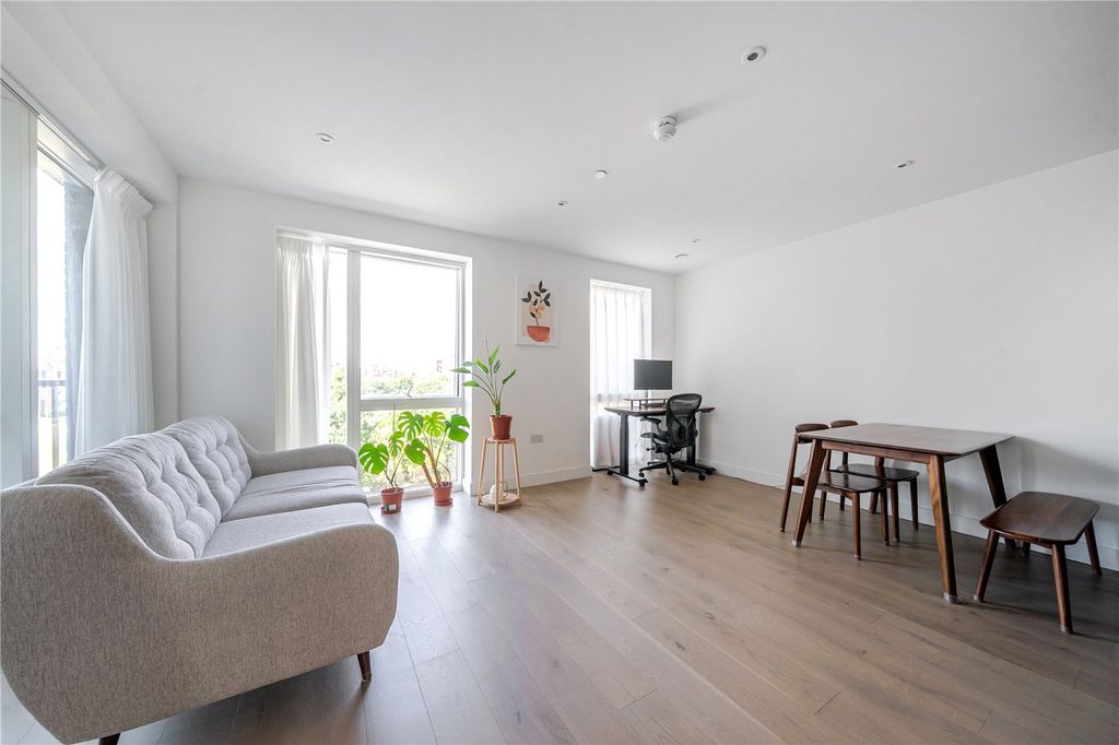 Property photo 2 of 18 Picture No. 17