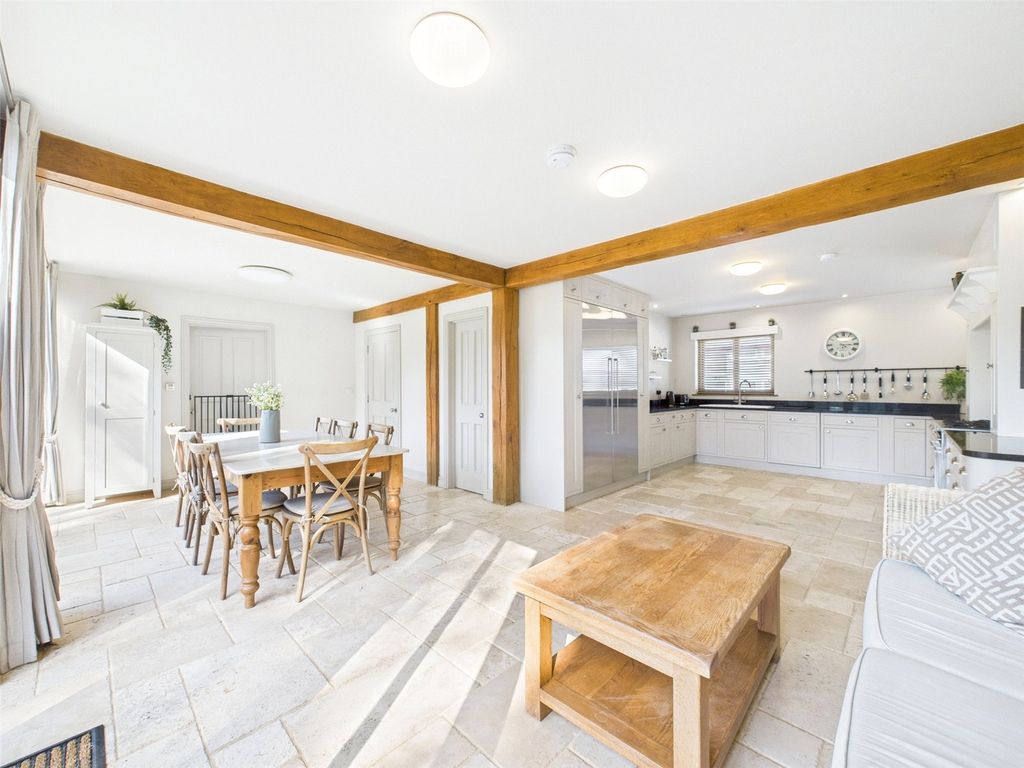 Property photo 2 of 23 Open Plan