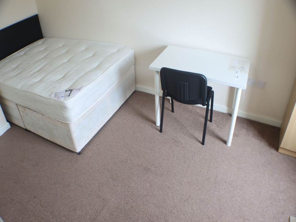 Property photo 3 of 12 2B633d89-3Bce-4d25-96B9-2Aa9A1Fbe3F2