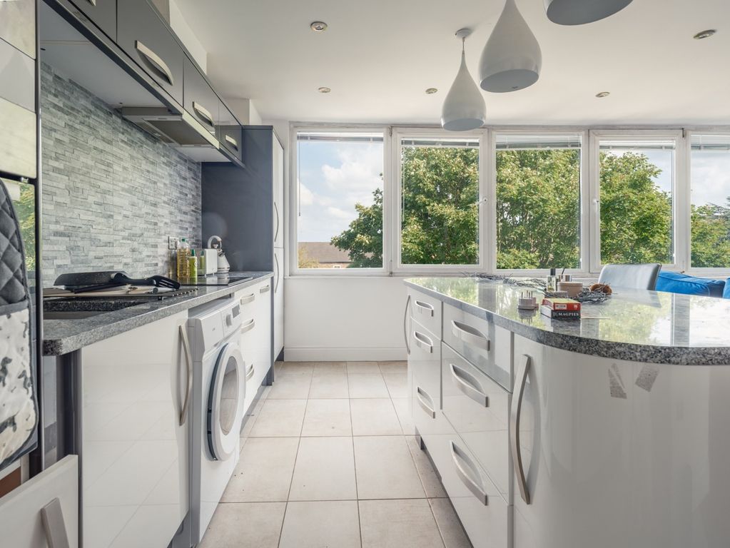 Property photo 2 of 8 3699061