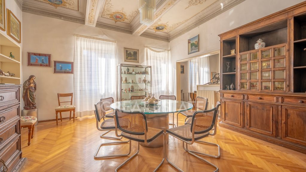 Property photo 2 of 34 Interiors