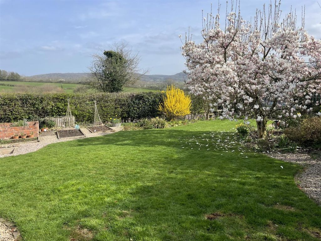 Property photo 2 of 30 Garden.Jpg