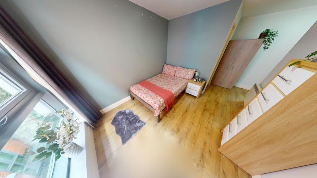 Property photo 2 of 7 Bright And Cozy Single Bedroom Featuring A Comfort...
