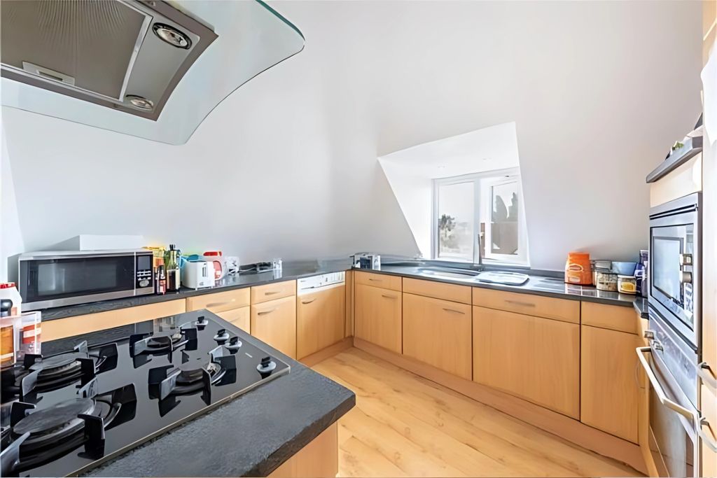 Property photo 3 of 7 4029405