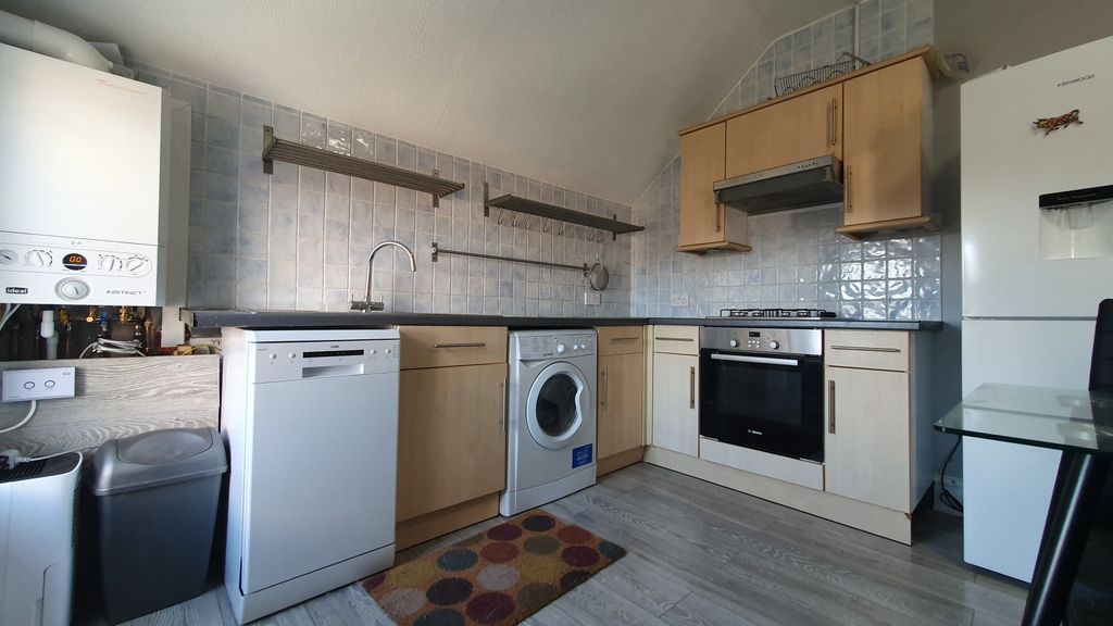 Property photo 1 of 19 Spacious One-Bedroom Flat On Penylan Road