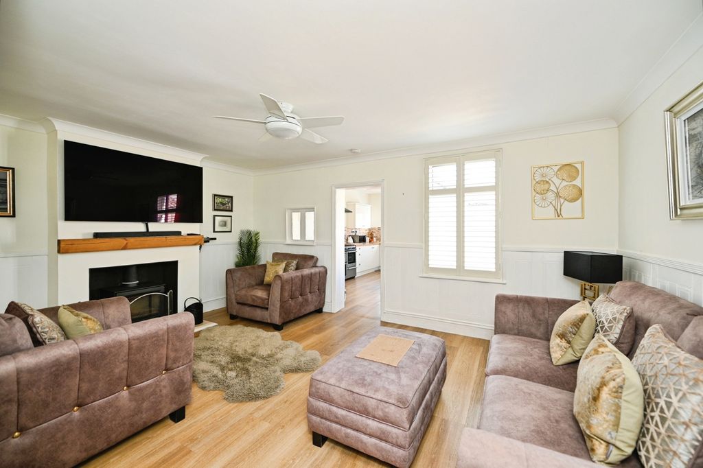 Property photo 3 of 19 Pbox-Img.Jpg