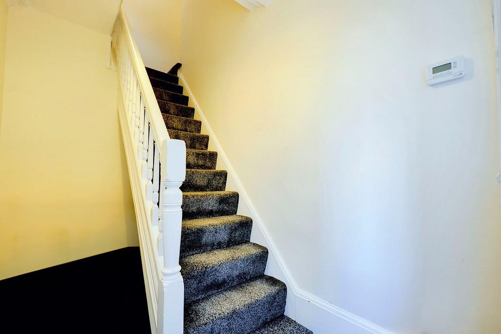 Property photo 2 of 8 Hallway.Jpg