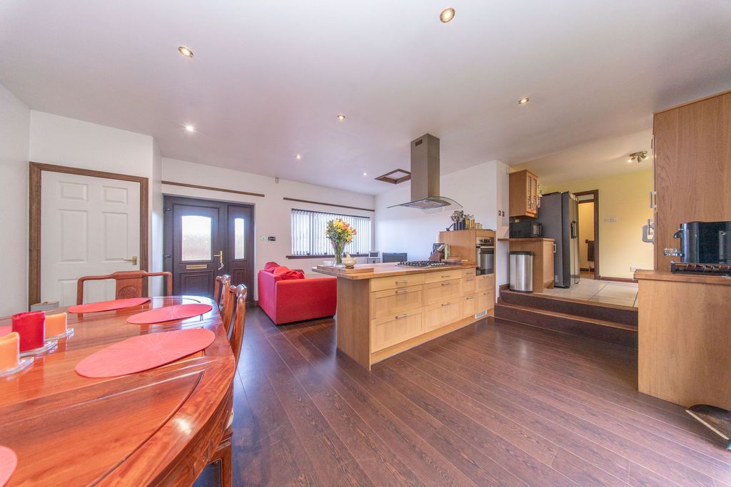 Property photo 3 of 29 Kitchen/Dining Room