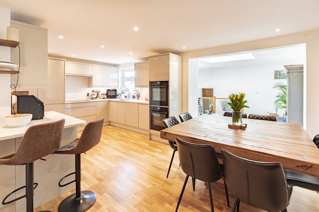 Property photo 2 of 35