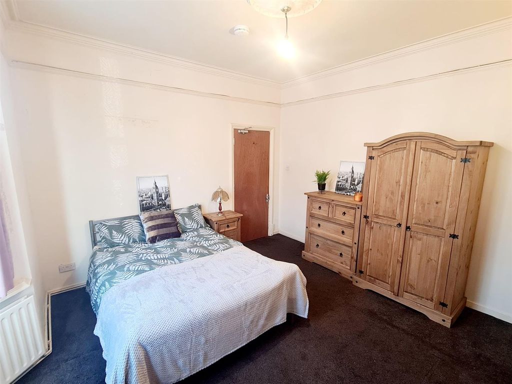 Property photo 3 of 6 Bedroom 1