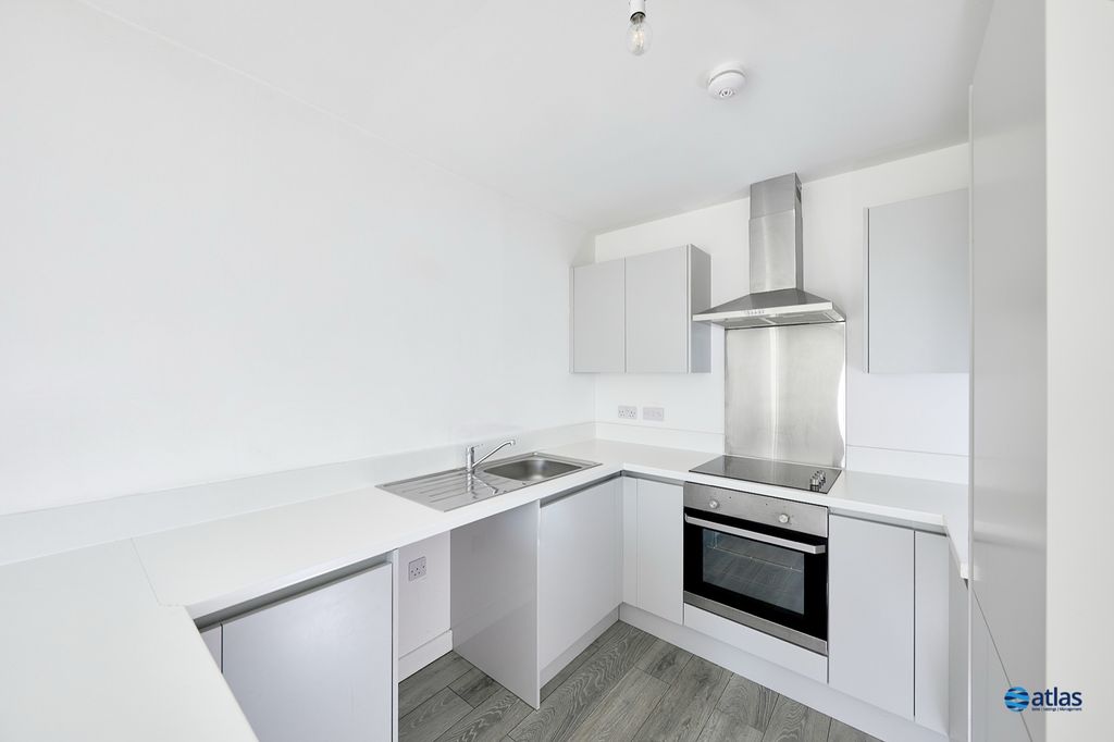 Property photo 3 of 13 Kitchen