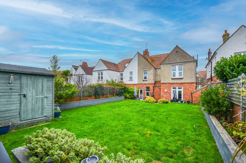 Property photo 2 of 37