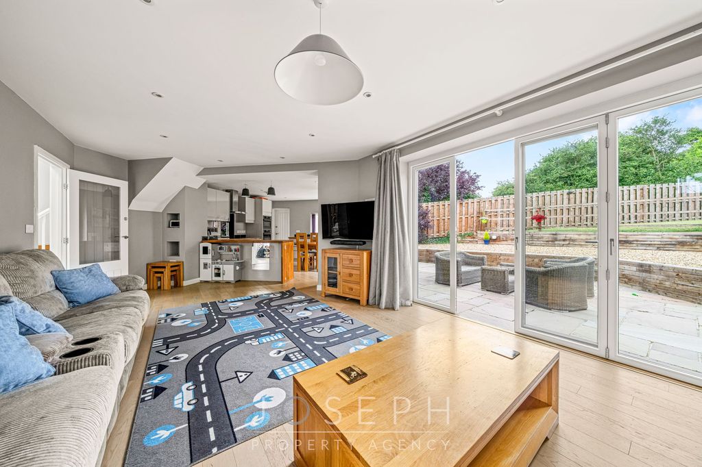 Property photo 2 of 35