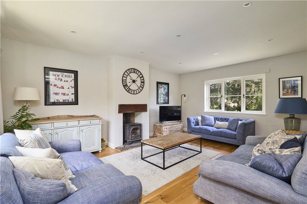 Property photo 2 of 19 Sitting Room