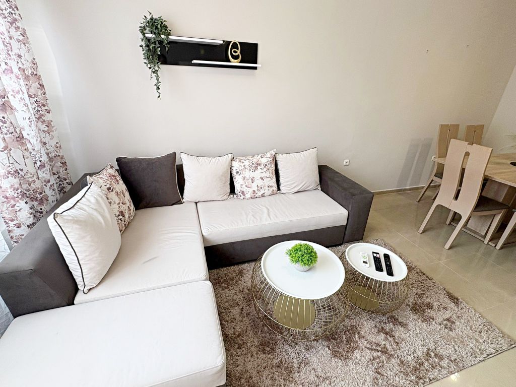 Property photo 2 of 25