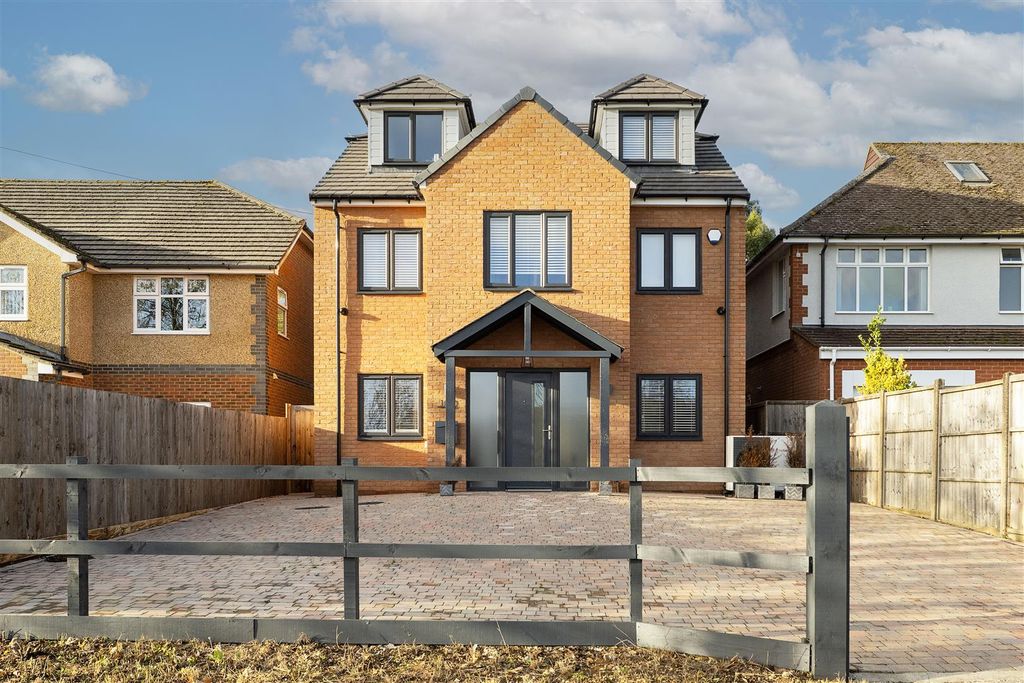 Property photo 1 of 17 100-Markyate-12.Jpg