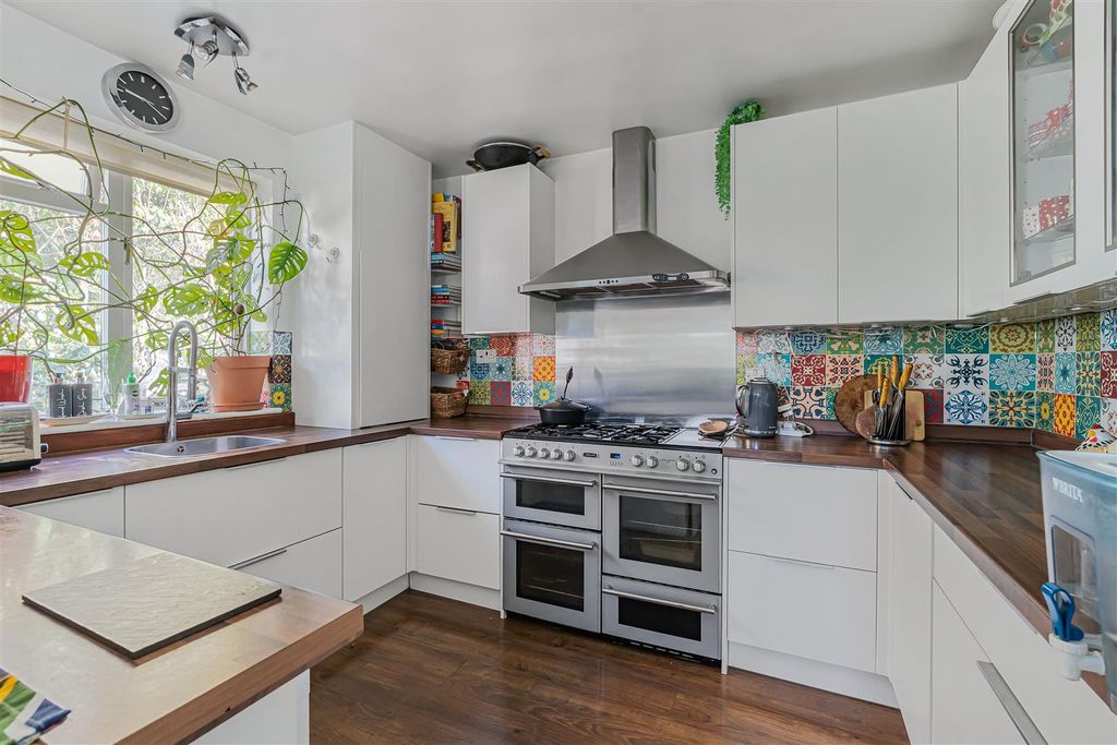 Property photo 2 of 33 Kitchen