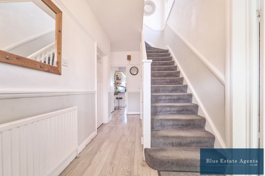 Property photo 3 of 40 Entrance