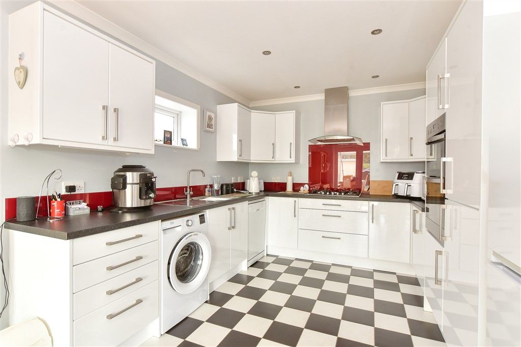 Property photo 3 of 18 Kitchen/ Dining Room