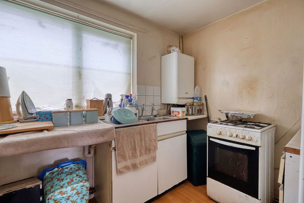 Property photo 3 of 7 Kitchen