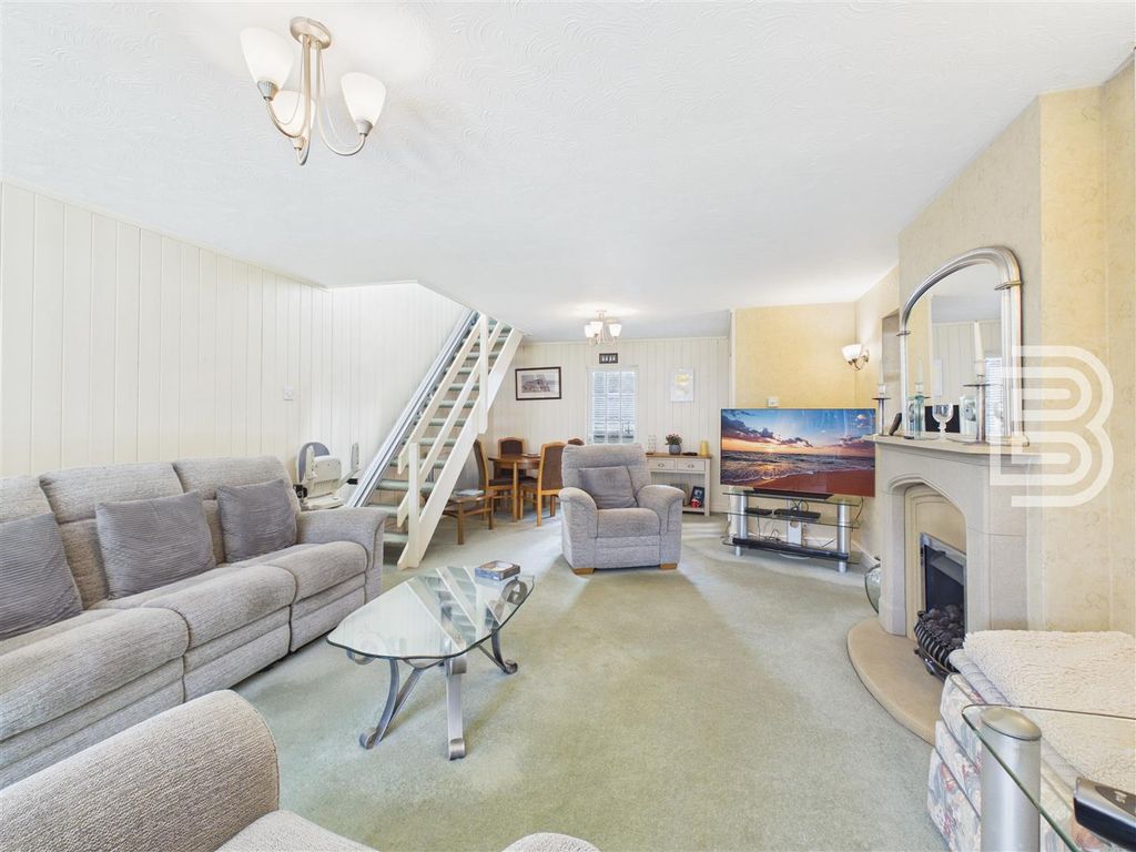 Property photo 3 of 21 Cam03823G0-Pr0179-Still014.Jpg