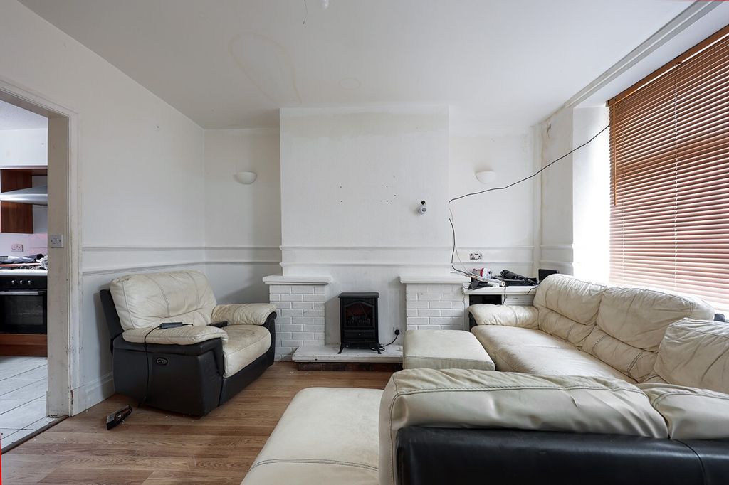 Property photo 3 of 9 4720455