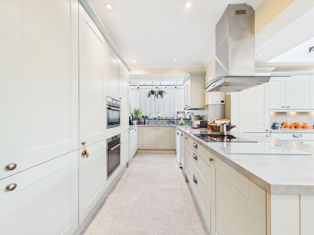 Property photo 3 of 33