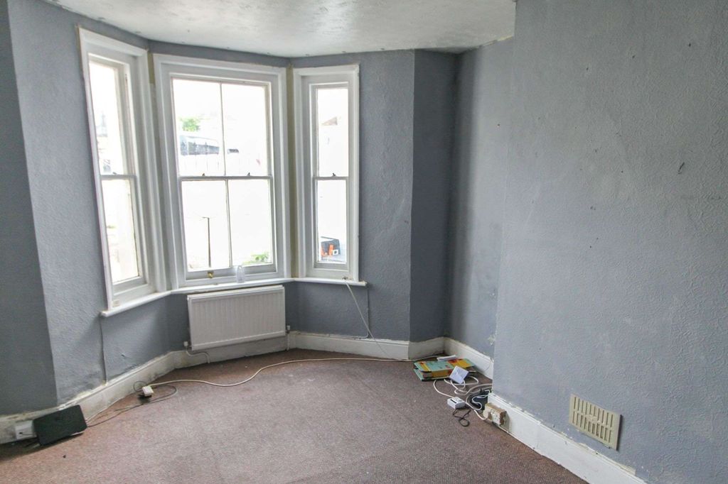 Property photo 3 of 11 4 Aldborough Road, St. Leonards-On-Sea East Sussex Tn37 6Se