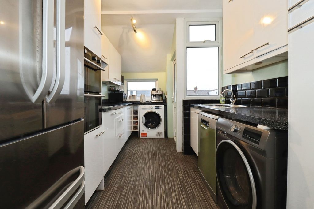 Property photo 3 of 20 Pbox-Img.Jpg