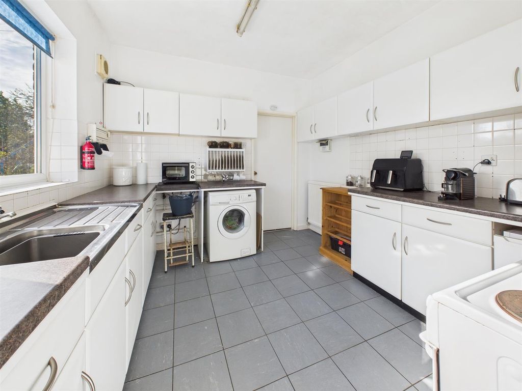 Property photo 2 of 17 Cam04116G0-Pr0256-Still006.Jpg