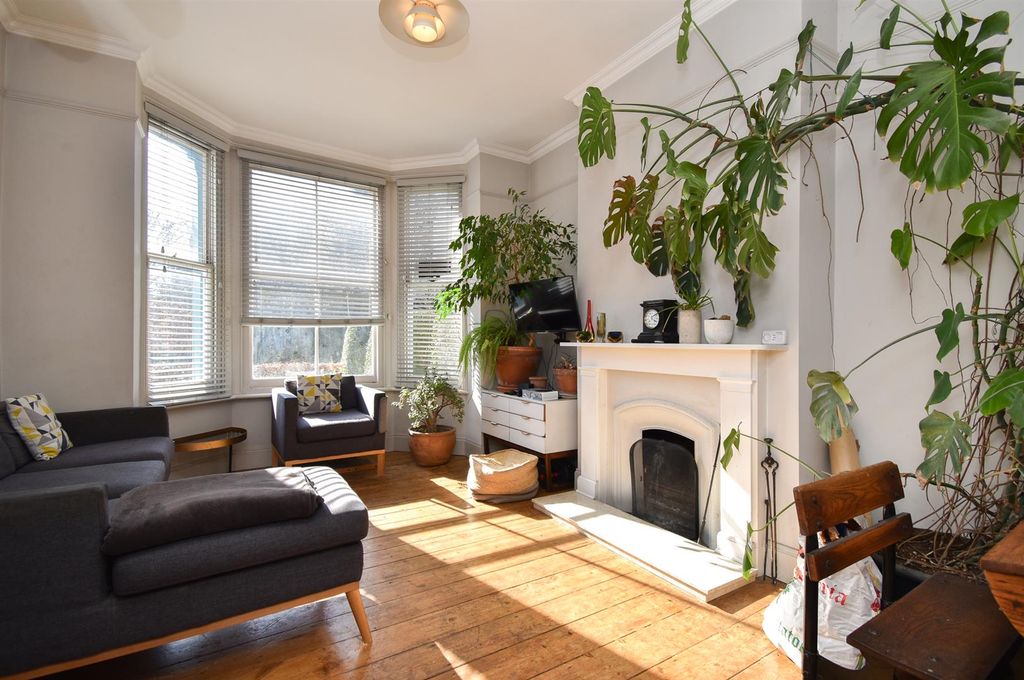 Property photo 3 of 24 Living Room