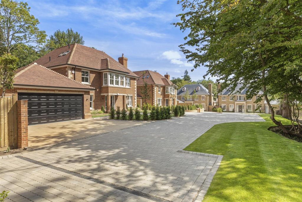 Property photo 1 of 32 South Park Glade, Sl9 8Jh-9.Jpg