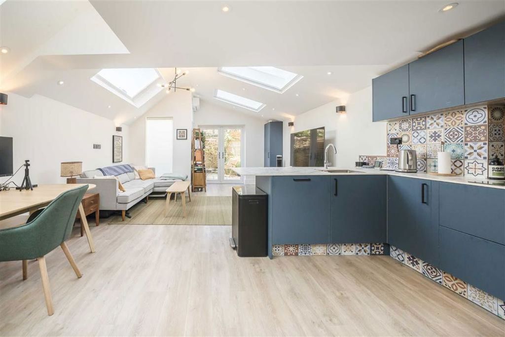 Property photo 3 of 8