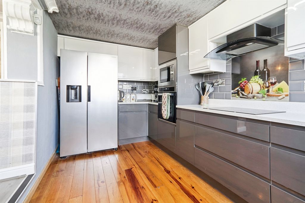 Property photo 3 of 21